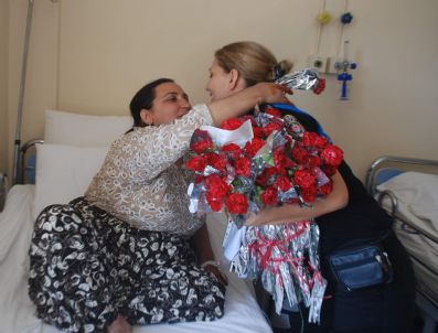 Polis Hasta ve Hasta Yakınlarının Yüzünü Güldürdü