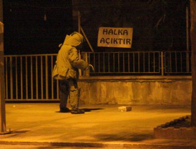 Şüpheli Paketten İç Çamaşırı ve Salatalık Çıktı