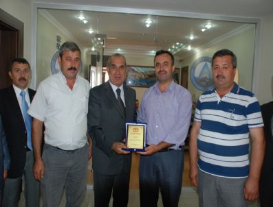 Suşehri Belediye Başkanına Teşekkür Plaketi Verildi