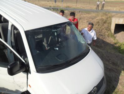 İskilip Milli Eğitim Müdürünün Aracı Şarampole Yuvarlandı