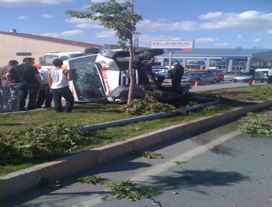 Otomobille çarpışan ambulans takla attı: 2 yaralı