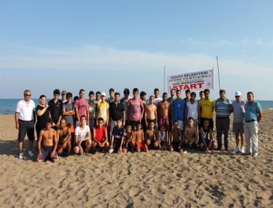 YAŞAR AÇıKBAŞ - Taşucu`nda ``ödüllü 15 Km`lik Kum Maratonu Koşusu`` Yapıldı