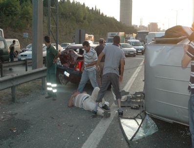 DACIA - Tem Otoyolu'nda Trafik Kazası: 5 Yaralı