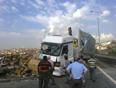 D 100 - Tem Otoyolunda Tır Devrildi: 1`i Ağır 2 Yaralı