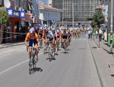 BRISASPOR - Uluslararası Bisiklet Yarışında Türk Sporcular İlk Üçe Girdi