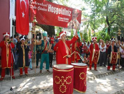 ÖZGEN KESKIN - Yıldırım'da Dede Günü