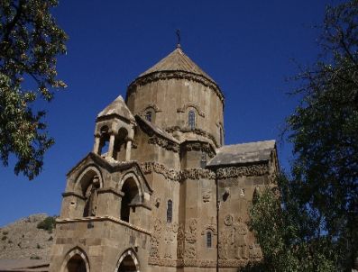 Akdamar Kilisesi'nde Ayin Başladı