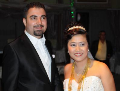 Filipinli Gelin Dolar Yağmuruna Tutuldu