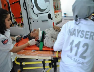 İskele Devrildi: 2 Yaralı