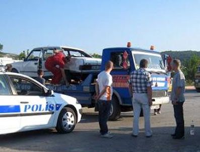 Kocaeli'de iki otomobil çarpıştı: 3 ölü 5 yaralı