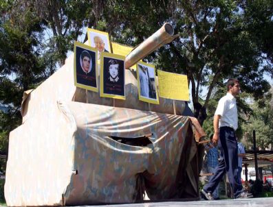 Konya'da 12 Eylül Darbesine Tank Maketli Eylem