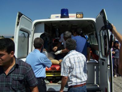 Korkuteli'de Trafik Kazası: 5 Yaralı