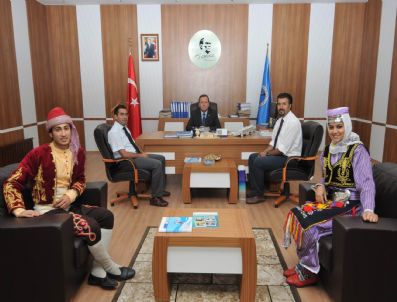 Akü Folklor Kulübü Dört Günde Altı Gösteri Sergiledi