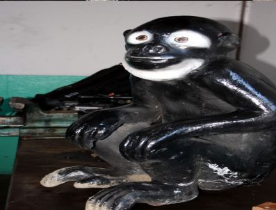 Çalınan Maymun Heykeli Bulundu