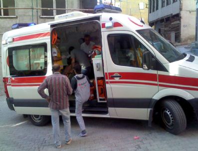 ŞEKERPıNAR - Çorum`da Yol Verme Kavgası: 4 Yaralı