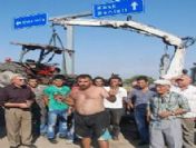 Kamyonun çarptığı traktör paramparca oldu sürücüsü işte böyle kurtuldu