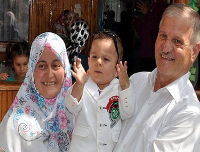 Kanseri yendi 53 yaşında anne oldu
