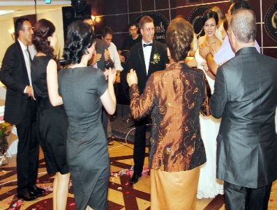 Romanyalı Dany, Müslümanlığı Seçerek Türk Kızı İle Dünya Evine Girdi