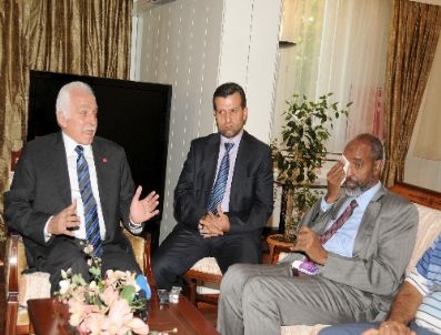 MUSTAFA KAMALAK - Saadet’te, Ağlatan Somali Buluşması