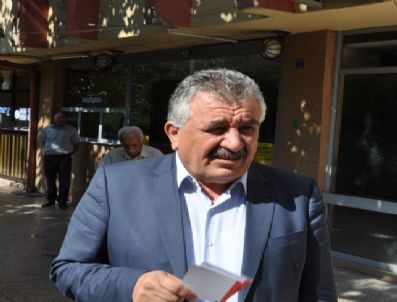 TANJU ÇOLAK - Siirt Belediye Başkanı Sadak ve Eski Futbolcu Tanju Çolak`tan Kck`ye Çağrı