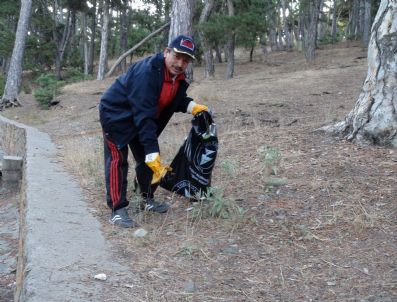 SEHER VAKTI - Yozgat Seher Vakti Spor Ekibi Çamlıkta Temizlik Yapıp Çöp Topladı