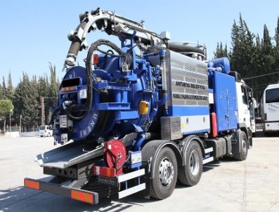 LÜTFÜ SAVAŞ - Belediye Araç Parkına Özel Üretim Kombine Kanal Açma Aracı Kazandırıldı