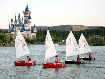 Deniz Olmayan Eskişehir`de Yelkenli Kursu