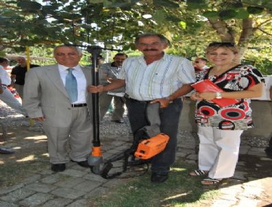 Edremitli Çiftçilere Zeytin Hasat Makineleri Verildi