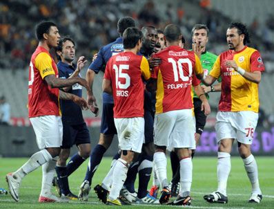 CIMBOM - Fatih Terim hangi oyuncunun ipini çekti?