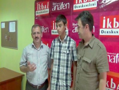 İkbal Anafen Dershanesi Başarılı Öğrencisini Bilgisayarla Ödüllendirdi