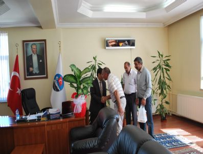 Kars Belediyesi’nden Emekli Olan İşçiler Başkanı Makamında Ziyaret Etti