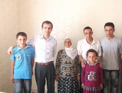Kaymakam İlçe Halkıyla El Ele Verip Yoksula Ev Yaptı
