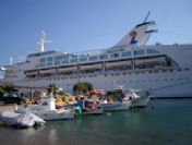 Lüks Tur Gemisi Karaköy`de Demirledi