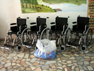 Mavi Kapaklarla Çan`da Dört Engelliye Tekerlekli Sandalye Alındı