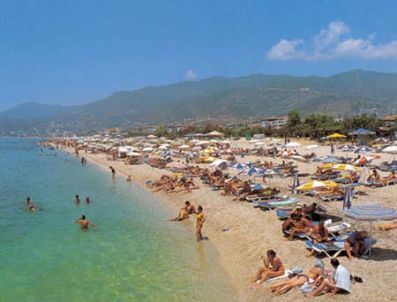 KLEOPATRA - Alanya'da plajlar doldu taştı