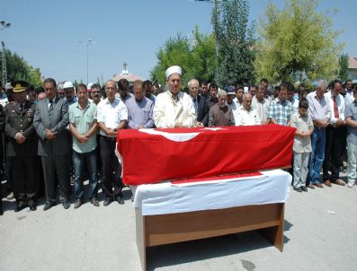 SADIK YAKUT - Şehit Polis Toprağa Verildi