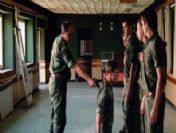 80'e yakın film var