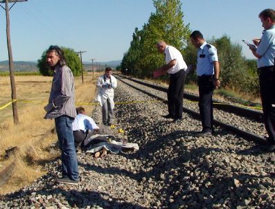 Tavşanlı`da Yaşlı Bir Adam Trenin Altında Kalarak Hayatını Kaybetti