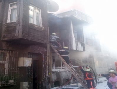 Yaşlı Kadın, Alevlerin Arasından Son Anda Kurtarıldı