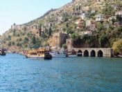 Alanya 'da Tersaneye Sembolik Gemi Çekildi