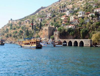 HASAN SIPAHIOĞLU - Alanya 'da Tersaneye Sembolik Gemi Çekildi