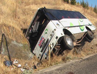 Alaşehir'de İki Ayrı Kazada 20 Kişi Yaralandı