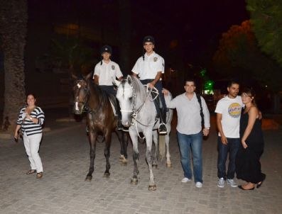 İZMIR EMNIYET MÜDÜRÜ - Atlı Polisler İzmir Fuarında