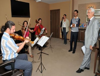 ŞAHIN UÇAR - Başkan Bozbey'e Klasik Müzik Sürprizi