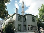 Camideki 'hayali saf'ları polis dağıttı ‎