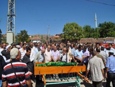 Eğitim Gönüllüsü Öğretmen Dualarla Son Yolculuğuna Uğurlandı