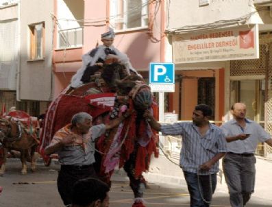 Engelli Yakını 5 Çocuğa Sünnet Hediyesi