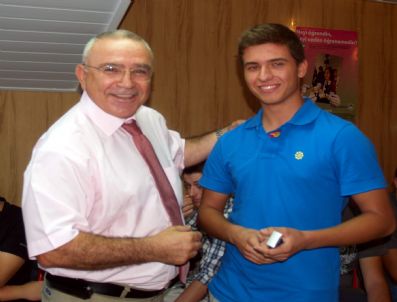 UĞUR DERSHANESI - Gelibolulu Milli Okçuya Hediye Yağmuru