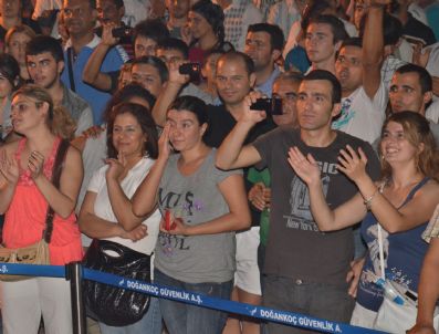 MURAT ORHAN - İzmir Enternasyonal Fuarında Sürpriz Evlenme Teklifi