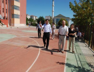 ALIKAHYA - İzmit Belediyesi Okul Bahçelerini Temizledi